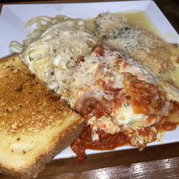 Fettuccine Alfredo with Chicken and Broccoli