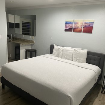 Hotel Sol - king and kitchenette - Hotels & Travel Near Me - Redington Shores, Florida Hotel Sol - king and kitchenette - Hotels & Travel Near Me - Redington Shores, Florida