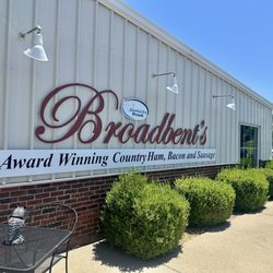 Broadbent B & B Foods - Outside