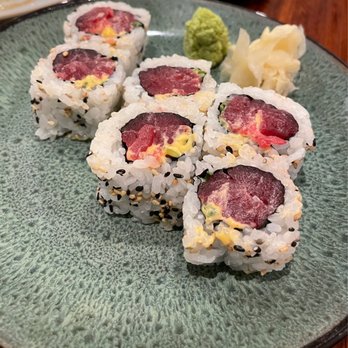 1054Togoshi - Spicy tuna- just look at the color of that fish! Gorgeous! - Sushi Bars Near Me - Kihei, Hawaii