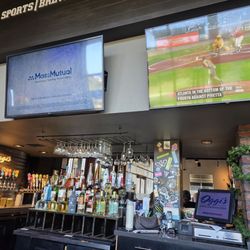 Oggi's Vista - View of various sports from the bar