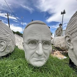 Giant presidential heads by David Adickes