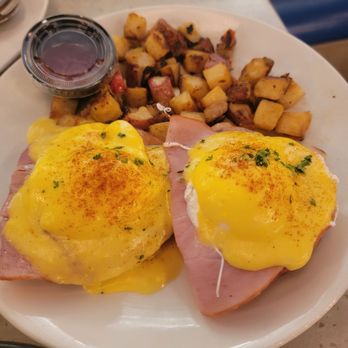 Pandor - Ham benedict - potato seasoning is good but came out very cold - Bakeries Near Me - Irvine, California