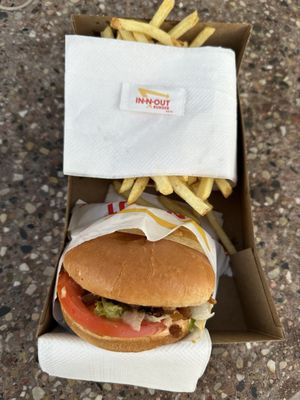 In-N-Out Burger by null
