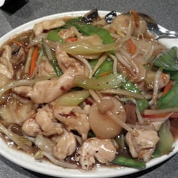 Hong Kong Restaurant - Special chow mein "lo mein" with chicken.
