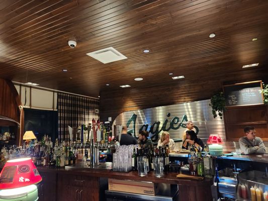 Graduate Rock Bar by null