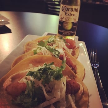 Smith & Kings - Fish tacos and corona on taco Tuesday - Cocktail Bars Near Me - Honolulu, Hawaii
