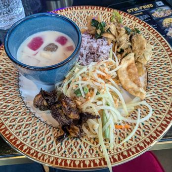 MaKiin - Thai Near Me - Houston, Texas MaKiin - Thai Near Me - Houston, Texas