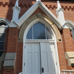 "Enter devoutly, O pilgrim' - inscription above the doorway in German and English