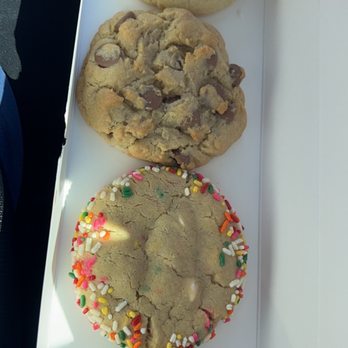 Crumbl - Glendora - Bakeries Near Me - Glendora, California
