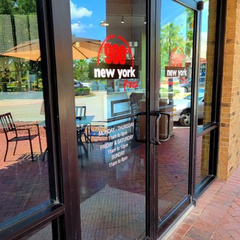 900 Degrees New York Pizza - Aug 2021: Exterior Pic 2 of 4-- Entrance w/ posted hours - Pizza Near Me - Wesley Chapel, Florida