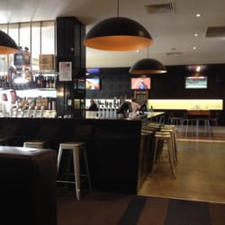 Cremorne Hotel - Open bar area