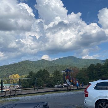 Yogi Bear's Jellystone Park - Shenandoah mountains - Campgrounds Near Me - Luray, Virginia Yogi Bear's Jellystone Park - Shenandoah mountains - Campgrounds Near Me - Luray, Virginia