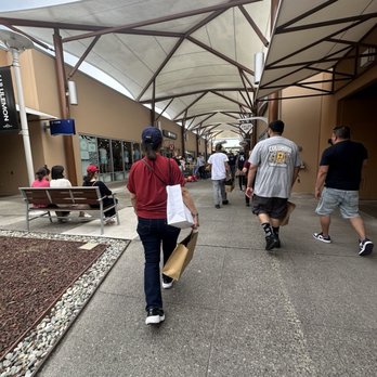 Seattle Premium Outlets - Shopping Centers Near Me - Tulalip, Washington Seattle Premium Outlets - Shopping Centers Near Me - Tulalip, Washington