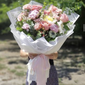 Petals and Sea Breeze - Custom flowers - Florists Near Me