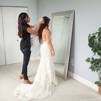 Curls With Pearls - Putting on the veil!! - Makeup Artists Near Me Curls With Pearls - Putting on the veil!! - Makeup Artists Near Me