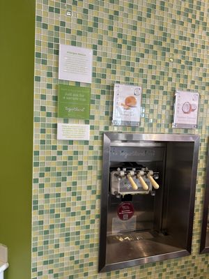 Yogurtland Garland by null