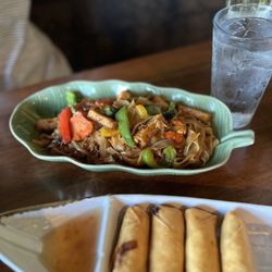 Yummy Thai - Pad Se Ew and spring rolls