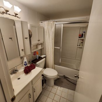 GADI Construction - Before picture of Guest bath. - General Contractors Near Me - Santa Clara, California