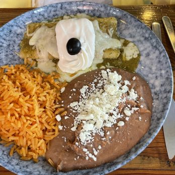 La Vida Catrina - Chicken enchilada with green sauce - Mexican Near Me - Salem, Oregon La Vida Catrina - Chicken enchilada with green sauce - Mexican Near Me - Salem, Oregon