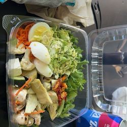Nature's Food Patch Market & Café - Salad Bar