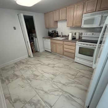 Circle Floor Company - New kitchen, tiling and trim - Carpeting Near Me - Parma, Ohio Circle Floor Company - New kitchen, tiling and trim - Carpeting Near Me - Parma, Ohio