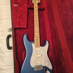 Eric's Guitar Repair - Fender Stratocaster with new electronics and an amazing setup! Thanks Eric!
