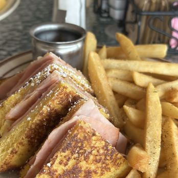 Eat'n Park Restaurant - Monte Cristo Sandwich - American Near Me - Burbank, California Eat'n Park Restaurant - Monte Cristo Sandwich - American Near Me - Burbank, California