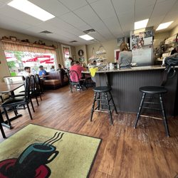 Hally Jo's Corner Cafe - Quaint environment