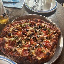 Shooky's on the Lake - Supreme pizza