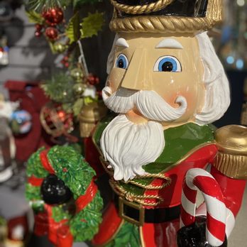Kris Kringl - Holiday Decorations Near Me - Leavenworth, Washington