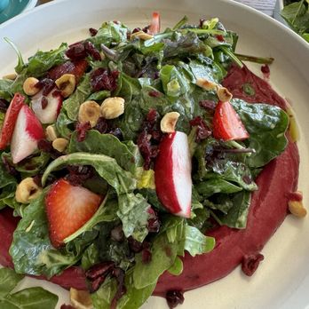 Mood - green salad with beet hummus - Breakfast & Brunch Near Me - Los Angeles, California