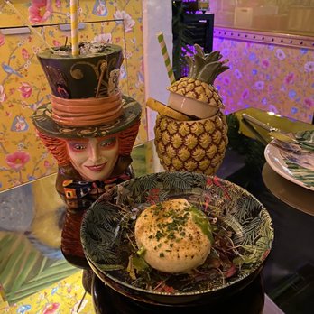 Rosi La Loca - Se me va la Piña, Coco-Loco, BURRATA AHUMADA, CON CORUJAS, TOMATE  SEMISECO, VINAGRETA DE MÓDENA Y SALSA DE ALBAHACA - Tapas Bars Near Me - Madrid, M