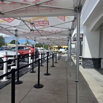 In-N-Out Burger - All set up for the crowds - Fast Food Near Me - Hillsboro, Oregon In-N-Out Burger - All set up for the crowds - Fast Food Near Me - Hillsboro, Oregon