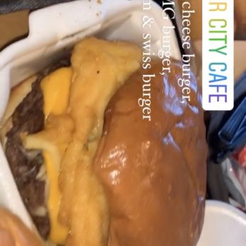 River City Cafe - Mac & Cheese Burger - Burgers Near Me - Myrtle Beach, South Carolina