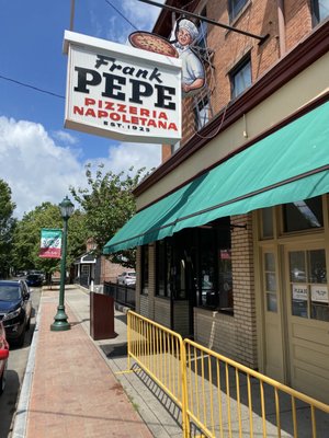 Frank Pepe Pizzeria Napoletana by null