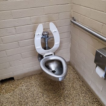 Chapparosa Park - Public toilet inside. - Parks Near Me - Laguna Niguel, California