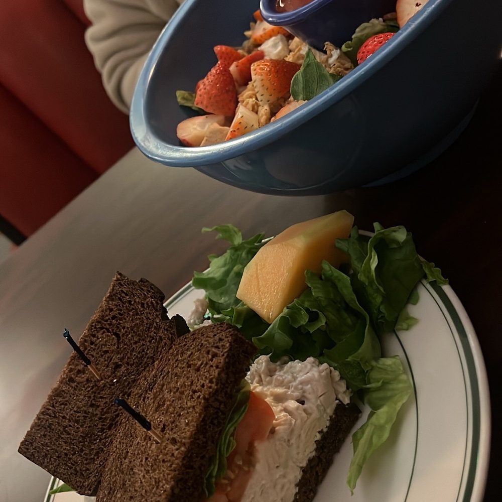 Rutabegorz - Chicken salad sandwich (walnut something) and seasonal strawberry salad - Bars Near Me - Fullerton, California Rutabegorz - Chicken salad sandwich (walnut something) and seasonal strawberry salad - Bars Near Me - Fullerton, California