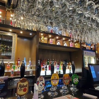 The King & Castle - Pubs Near Me - Windsor, WNM