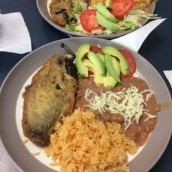 Lupita's Restaurant - Chiles rellenos de picadillo y queso blanco