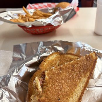 Pop's Diner - Grilled cheese and basket of fries - American Near Me - Carolina Beach, North Carolina Pop's Diner - Grilled cheese and basket of fries - American Near Me - Carolina Beach, North Carolina
