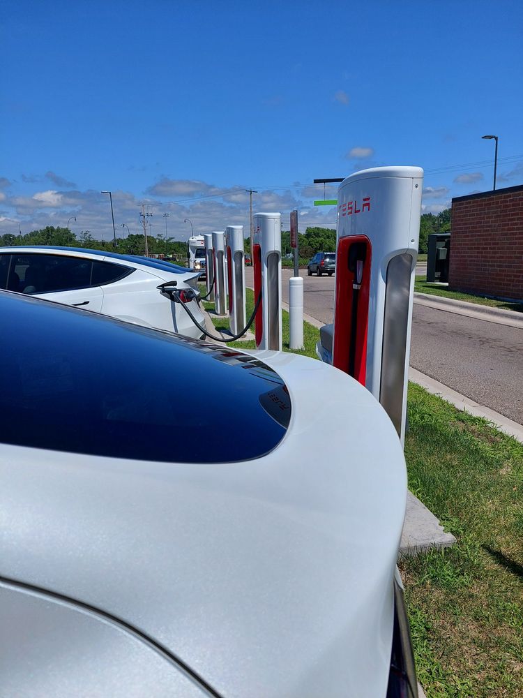 TESLA SUPERCHARGER Updated April 2024 3501 W Broadway Ave