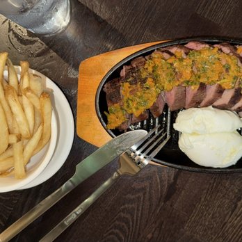 Dorothy's Downtown - Steak and eggs - Cocktail Bars Near Me - Jacksonville, Florida
