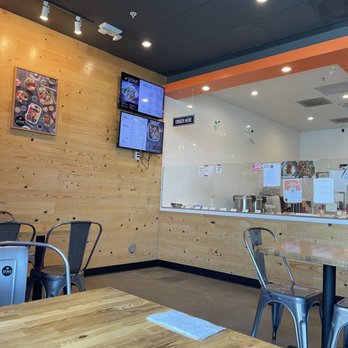 Poke Rainbow - the inside of a fast food restaurant - Japanese Near Me - Ventura, California