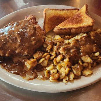 Rock Cafe - Jäegerschnitzel with Späetzel and mushroom gravy. Delicious. - German Near Me - Stroud, Oklahoma Rock Cafe - Jäegerschnitzel with Späetzel and mushroom gravy. Delicious. - German Near Me - Stroud, Oklahoma