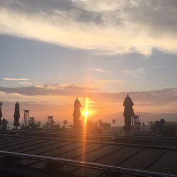 High Rooftop Lounge - Ooooo what a view - Lounges Near Me - Venice, California High Rooftop Lounge - Ooooo what a view - Lounges Near Me - Venice, California