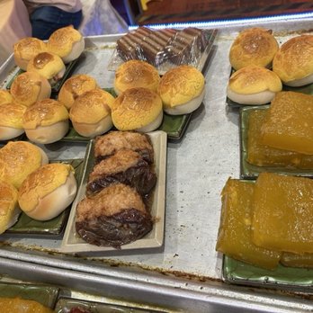 Golden Lake Pavilion - The dessert selections - Dim Sum Near Me - Flushing, New York
