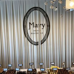 Mary - Toison d'Or - Big Sign
