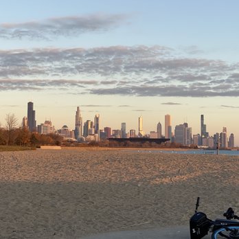 Margeret T Burroughs Beach - Chicago skyline - Parks Near Me - Chicago, Illinois