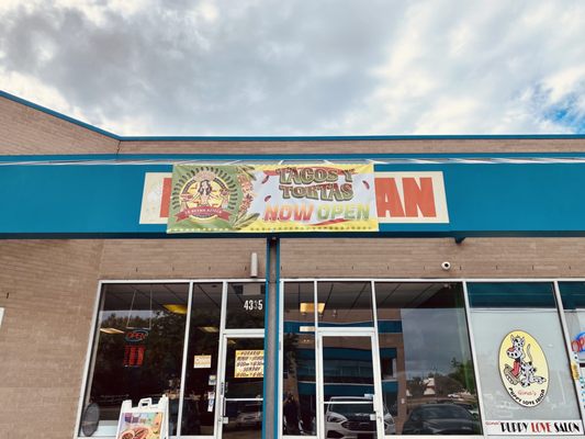 La Reyna Azteca Tacos Y Tortas by null